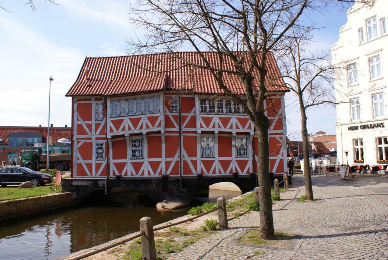 Stadtvilla Bruegemann Mit Terrasse & Parkplatz - Abc136 By Abcwismar Wismar Exterior foto