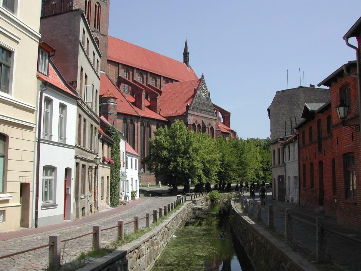 Stadtvilla Bruegemann Mit Terrasse & Parkplatz - Abc136 By Abcwismar Wismar Exterior foto